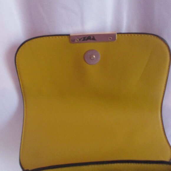 Crossbody Bag 3D Floral Pattern Faux Leather Mustard - Picture 9 of 9